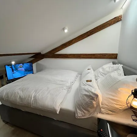 Апартаменты Beyond Staying Loft 23 Frei Stehende Badewanne Пассау